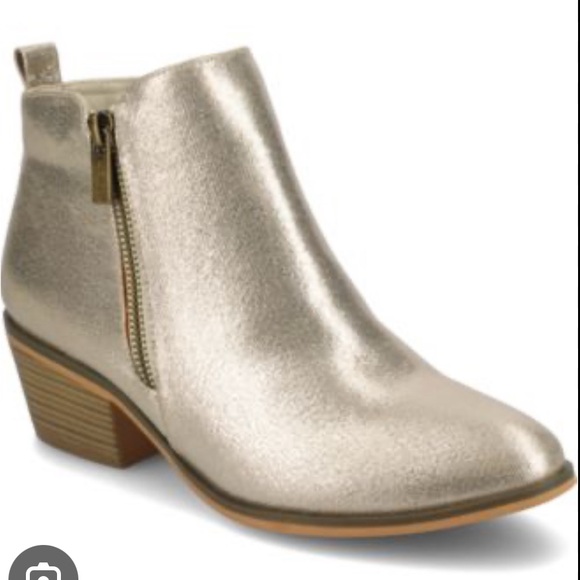 NWOB. Journee Collection Gold Ankle Booties with Western Flair - Picture 2 of 5